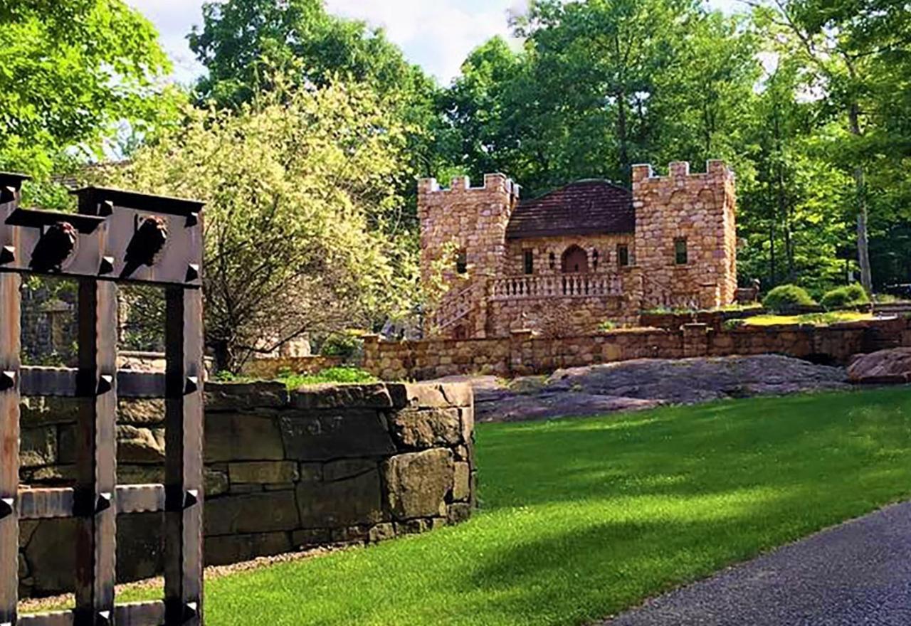 Highlands Castle Overlooking Lake George Plus 2 Other Castles & Suites Bolton Landing Exterior photo