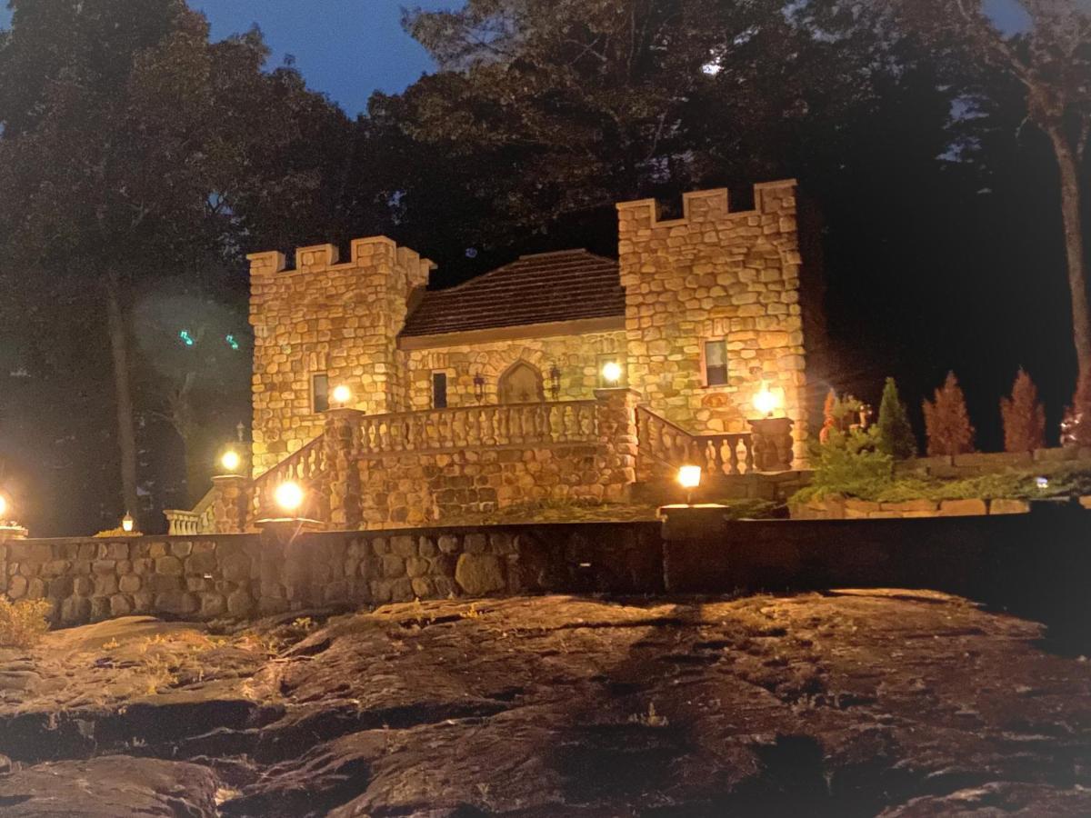Highlands Castle Overlooking Lake George Plus 2 Other Castles & Suites Bolton Landing Exterior photo