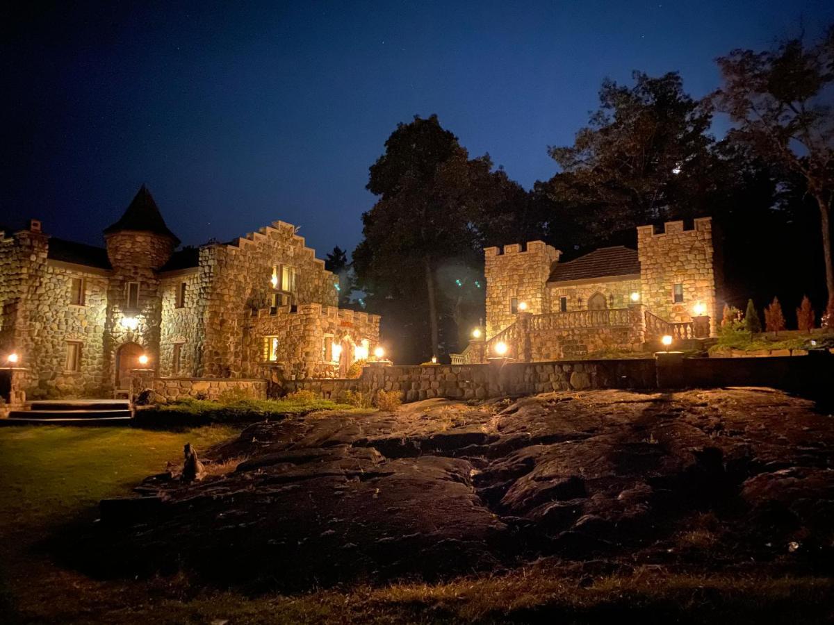 Highlands Castle Overlooking Lake George Plus 2 Other Castles & Suites Bolton Landing Exterior photo